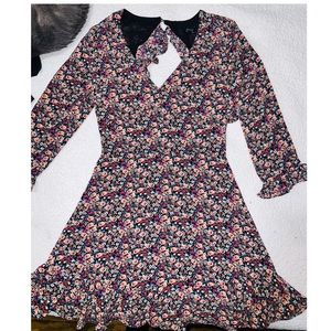 SALE!! 3/4 Length Sleeve Floral Dress by TopShop. Size 2. SALE!!